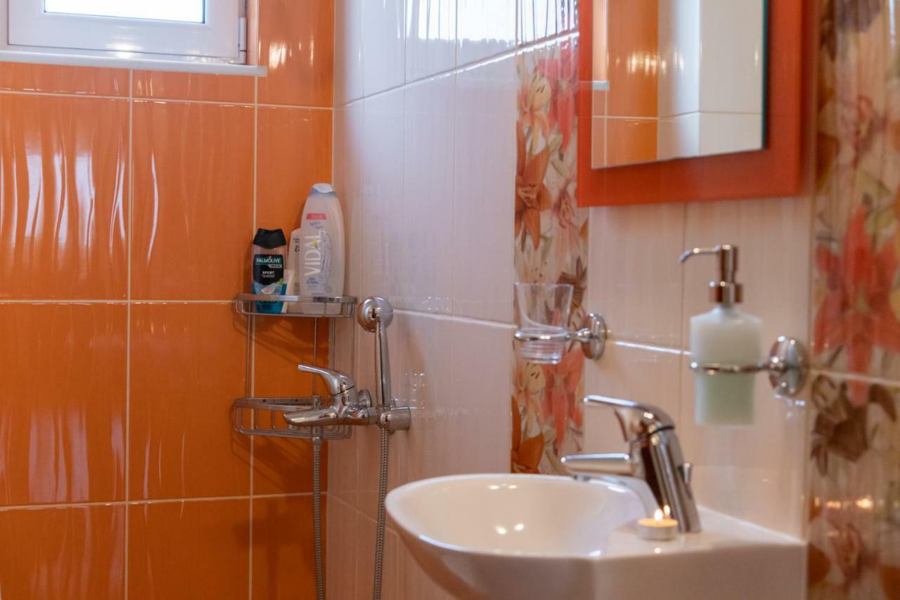 Apartament Rose'S House Artemida  Zewnętrze zdjęcie